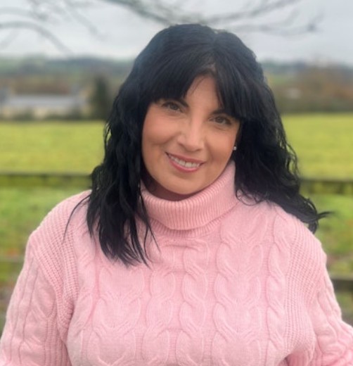 Photo of Author Tess Woods